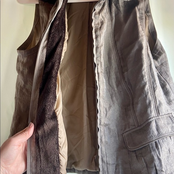 Chico’s soft metallic zip vest, soft fleece lining, pockets. Med Free Shipping! - Picture 3 of 3